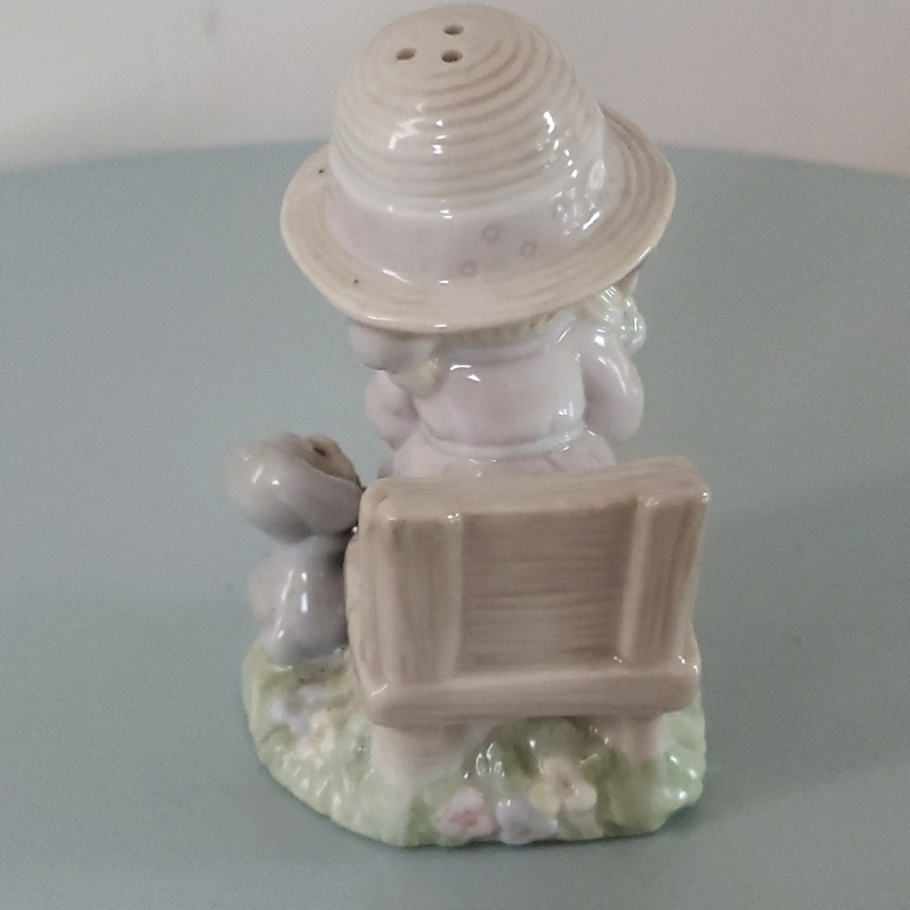 Precious Moments - Seasoned with a Smile - Enesco Salt and Pepper Shakers. - Picture 8 of 16